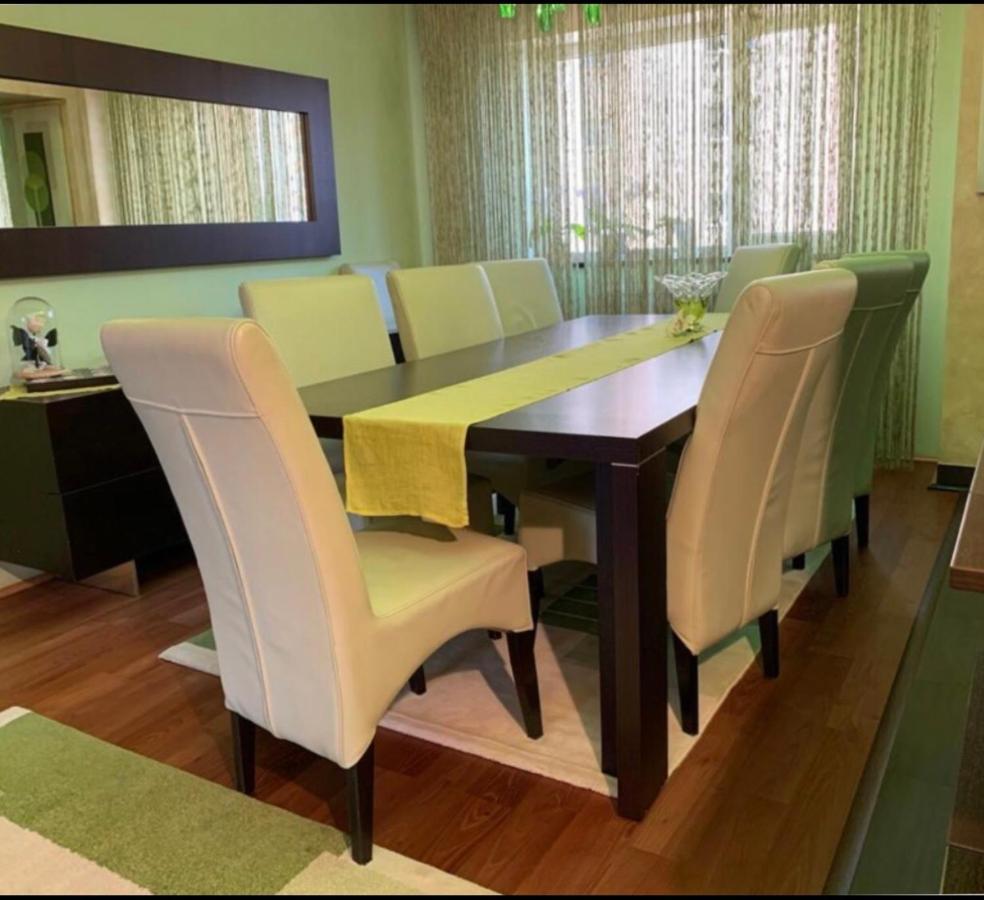 Central Apartment 4 Rooms براشوف المظهر الخارجي الصورة